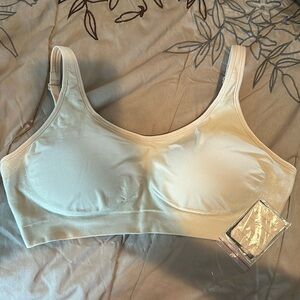 Underoutfit Comfort Shaping Bra w/adjustable straps
